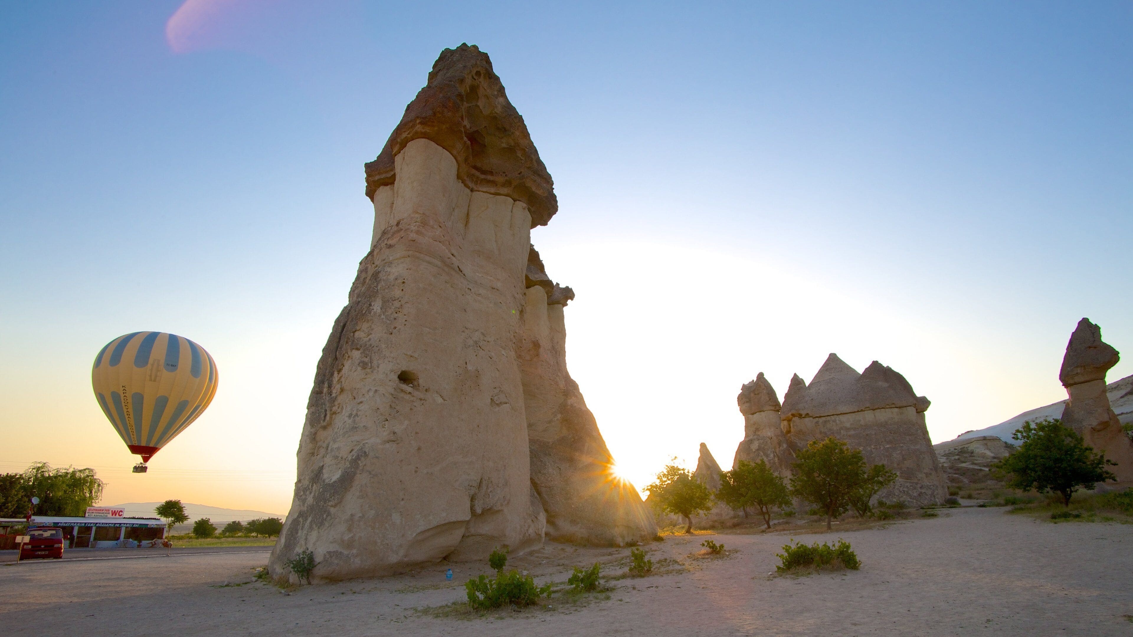 Paşabağ Valley showing ballooning, tranquil scenes and building ruins