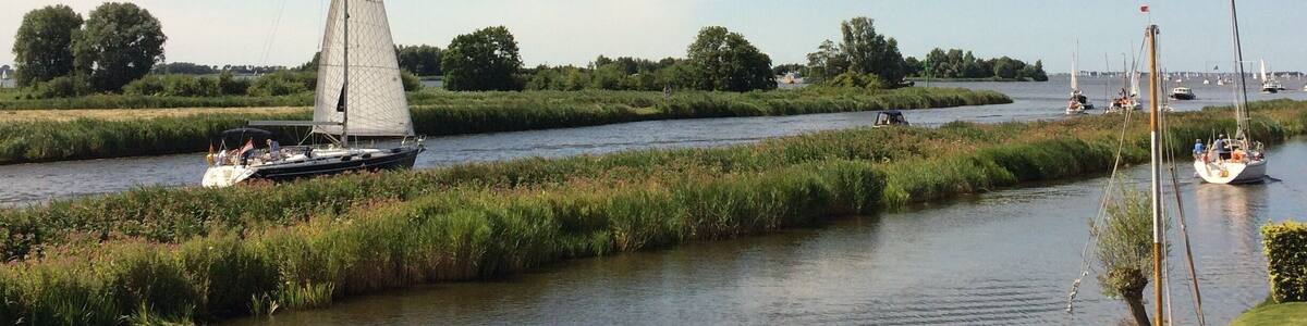 A sunny early morning view on lake Heeger (Heegermeer)