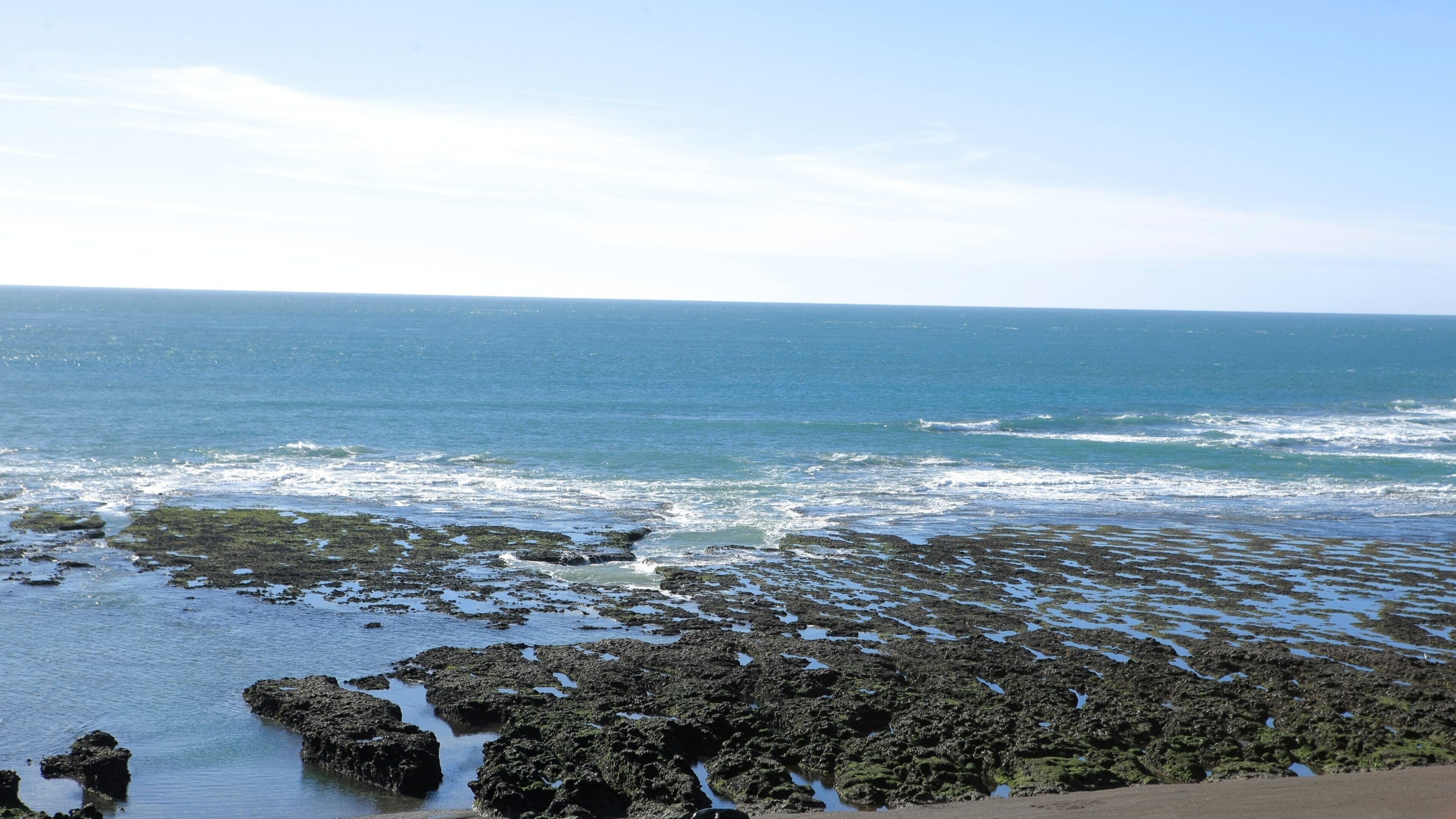 丘布特 呈现出 崎嶇的海岸線