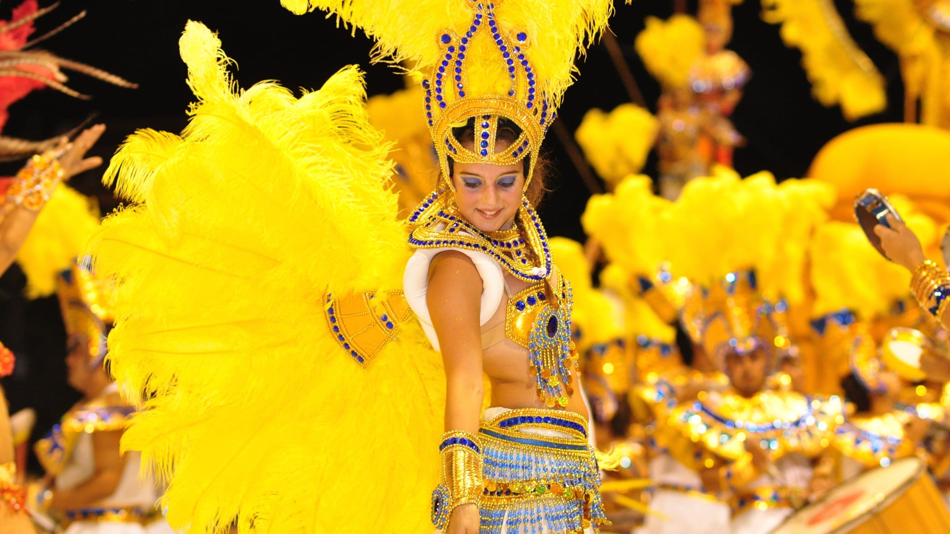 Entre Ríos mostrando arte escénica, vida nocturna y un festival