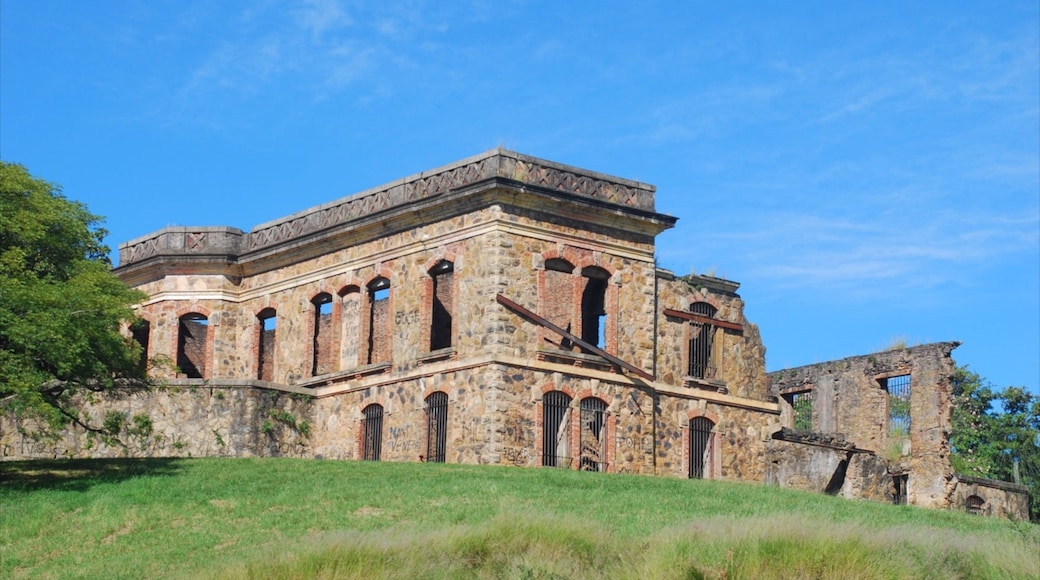 Entre Rios which includes a ruin and heritage architecture