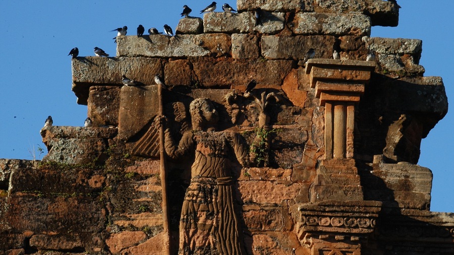Misiones featuring heritage elements, a ruin and heritage architecture