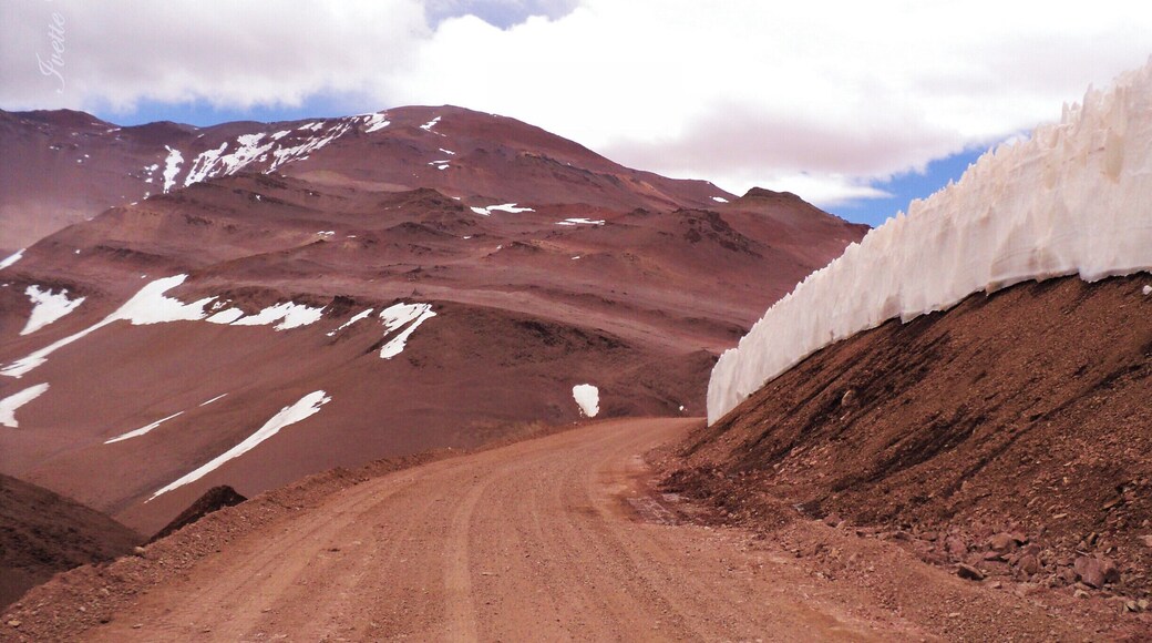 This glacier is located near the international border, Paso de Agua Negra, border between Chile and Agentina. #glacier