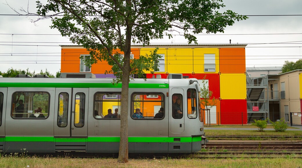 Bemerode showing outdoor art and railway items