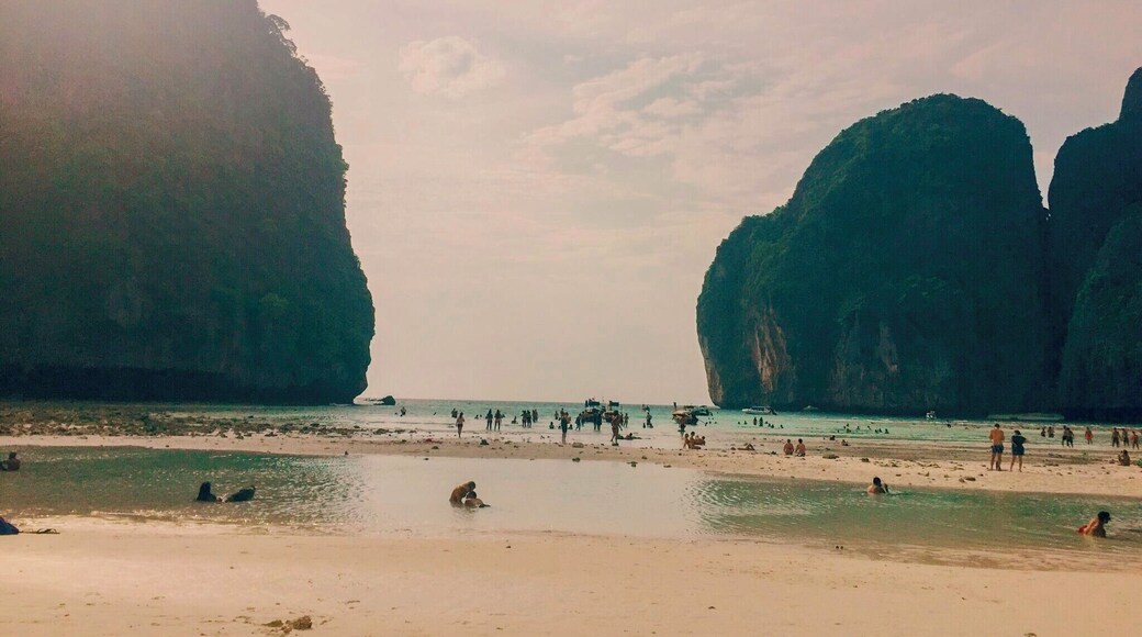 You will be familiar with this view if you watched the movie The Beach. This is Maya Bay late in the afternoon. Low tides.
#lifeatexpedia