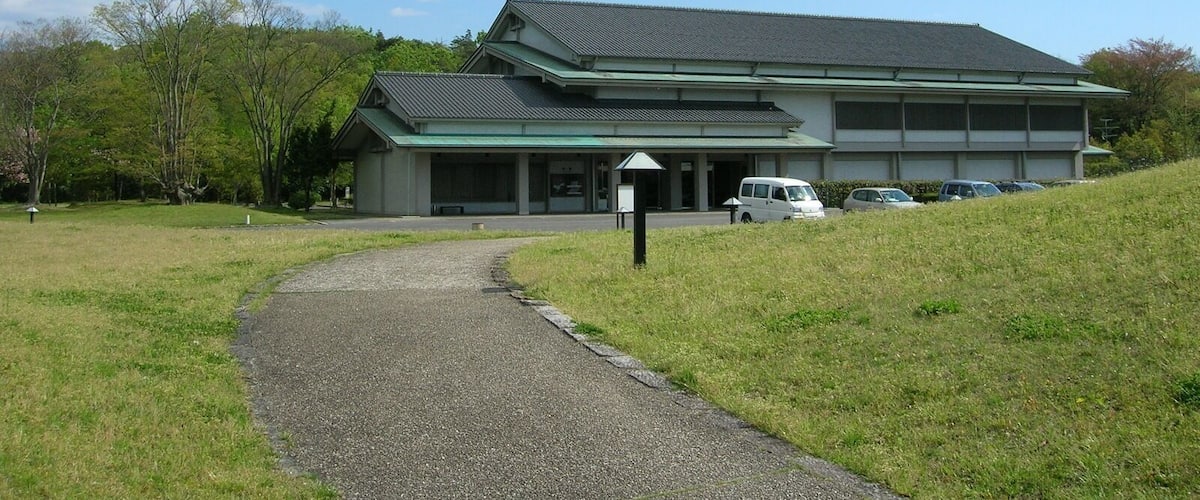 Aichi Prefectural Ceramic Museum, South hall. Loc: Seto city, Aichi Prefecture, Japan. ja:愛知県陶磁資料館・南館 撮影場所 愛知県瀬戸市・愛知県陶磁資料館