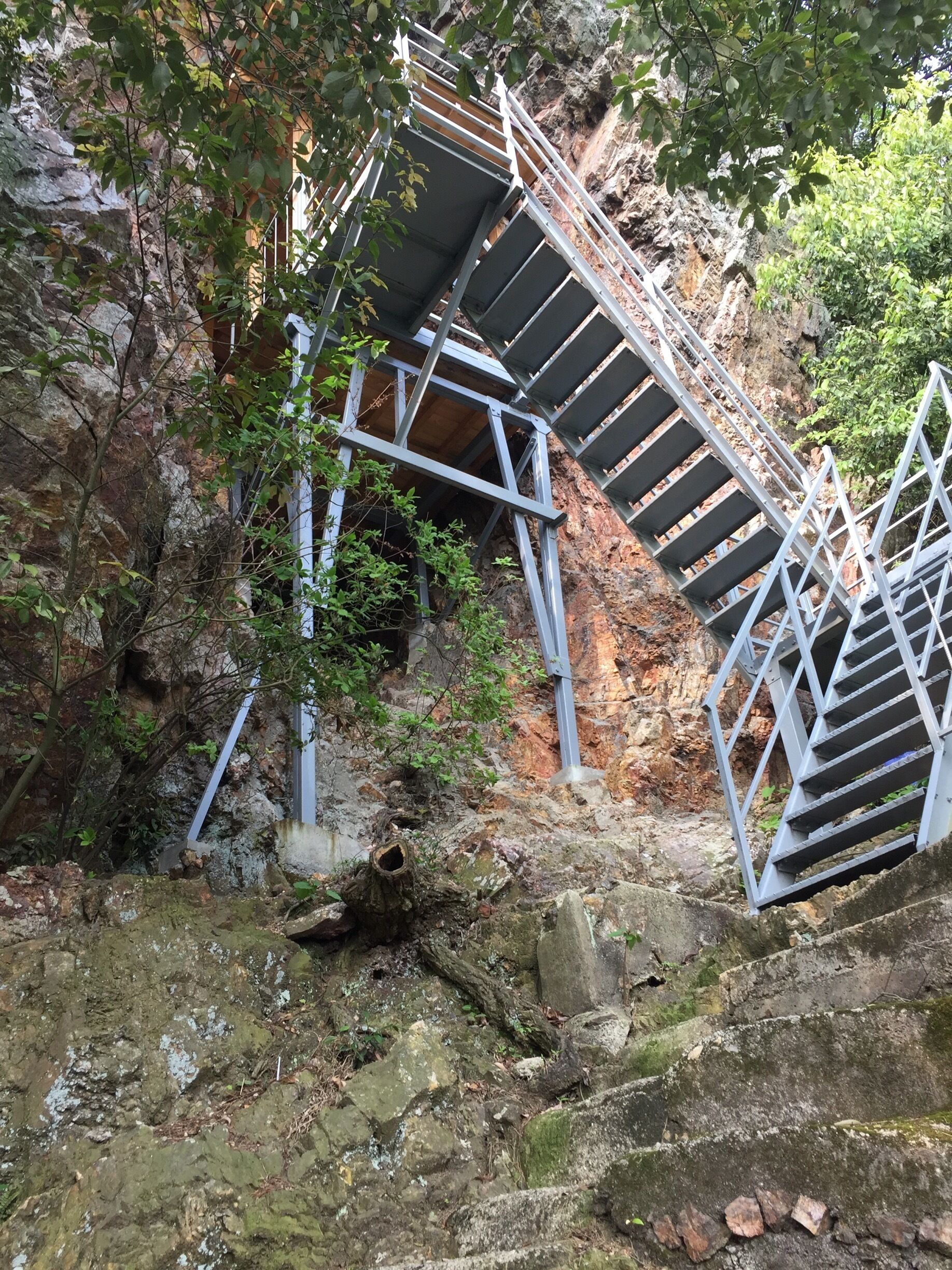 さらに山の上にある奥の院