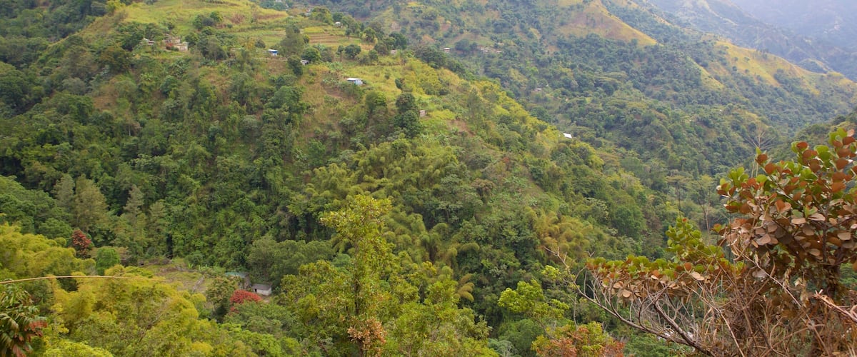 Irish Town which includes tranquil scenes and mountains