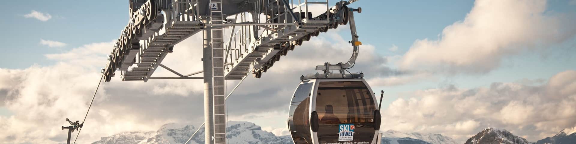Ski Jewel Alpbachtal - Wildschoenau which includes a gondola, mountains and snow
