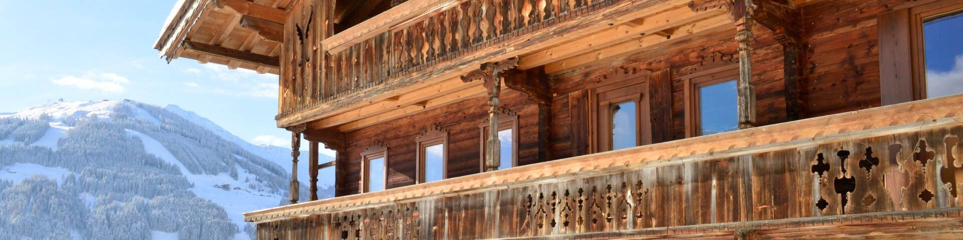 Alpbach which includes a small town or village and snow