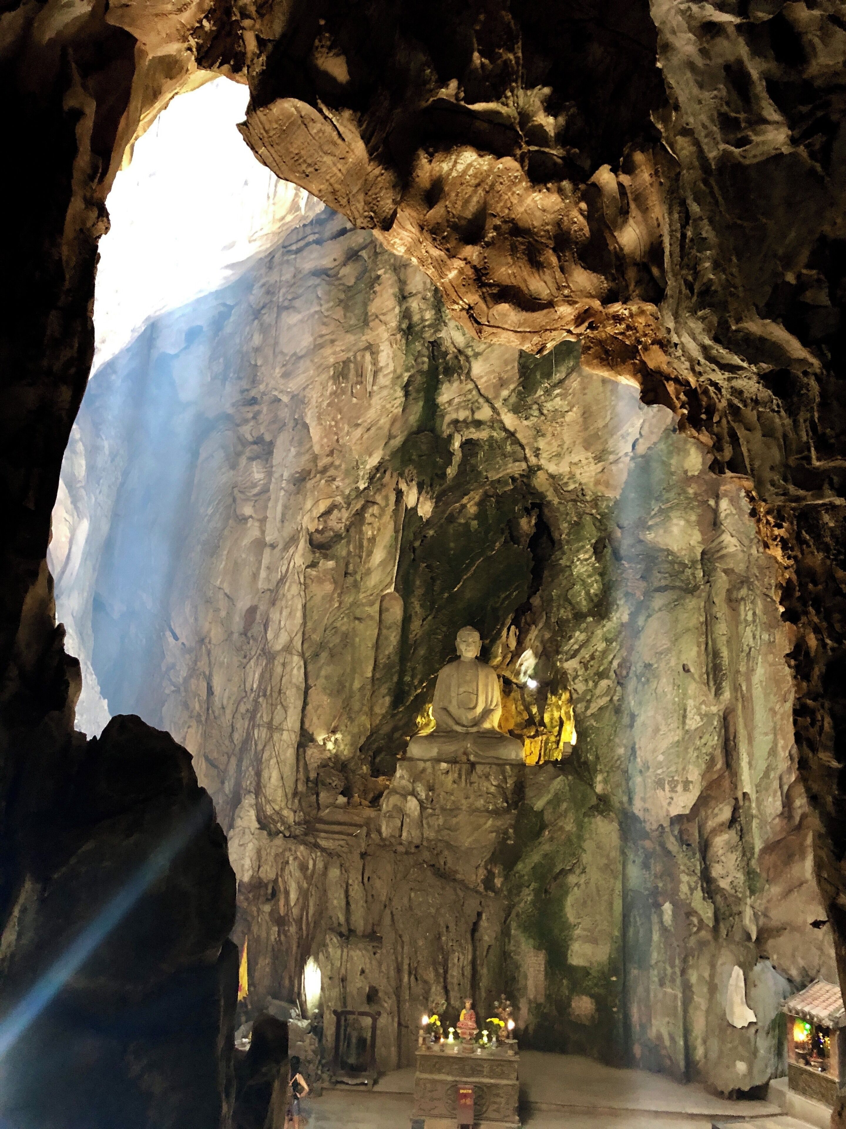 The biggest cave up in Marble Mountains