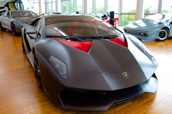 Lamborghini-Museum welches beinhaltet Innenansichten