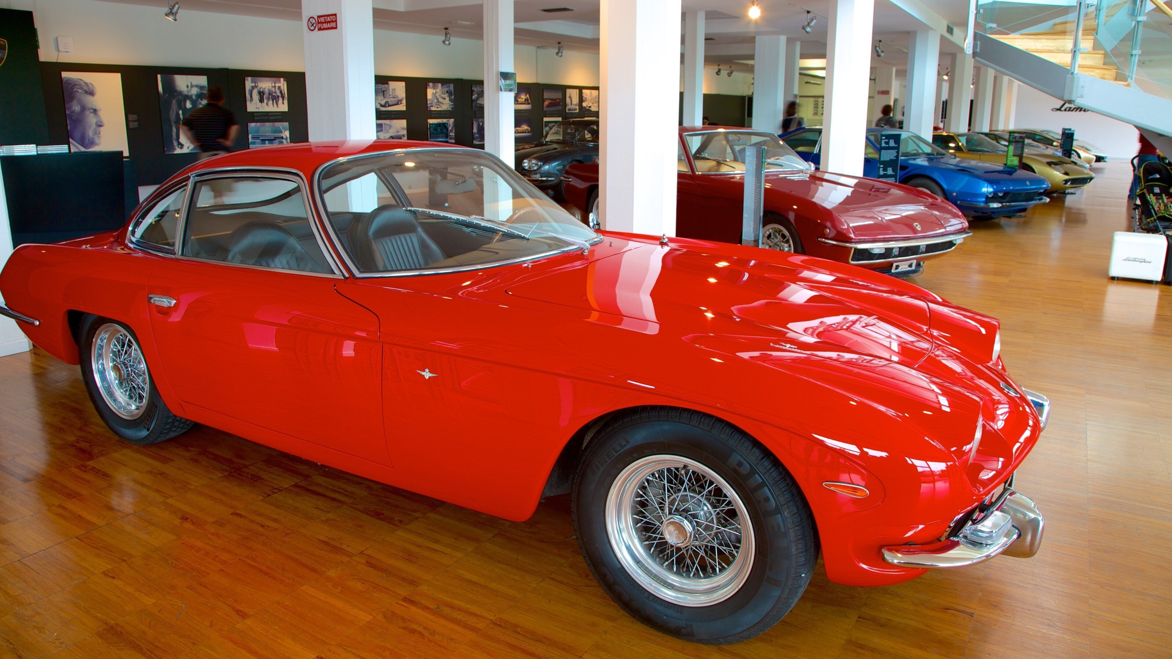 Museo Lamborghini che include vista interna