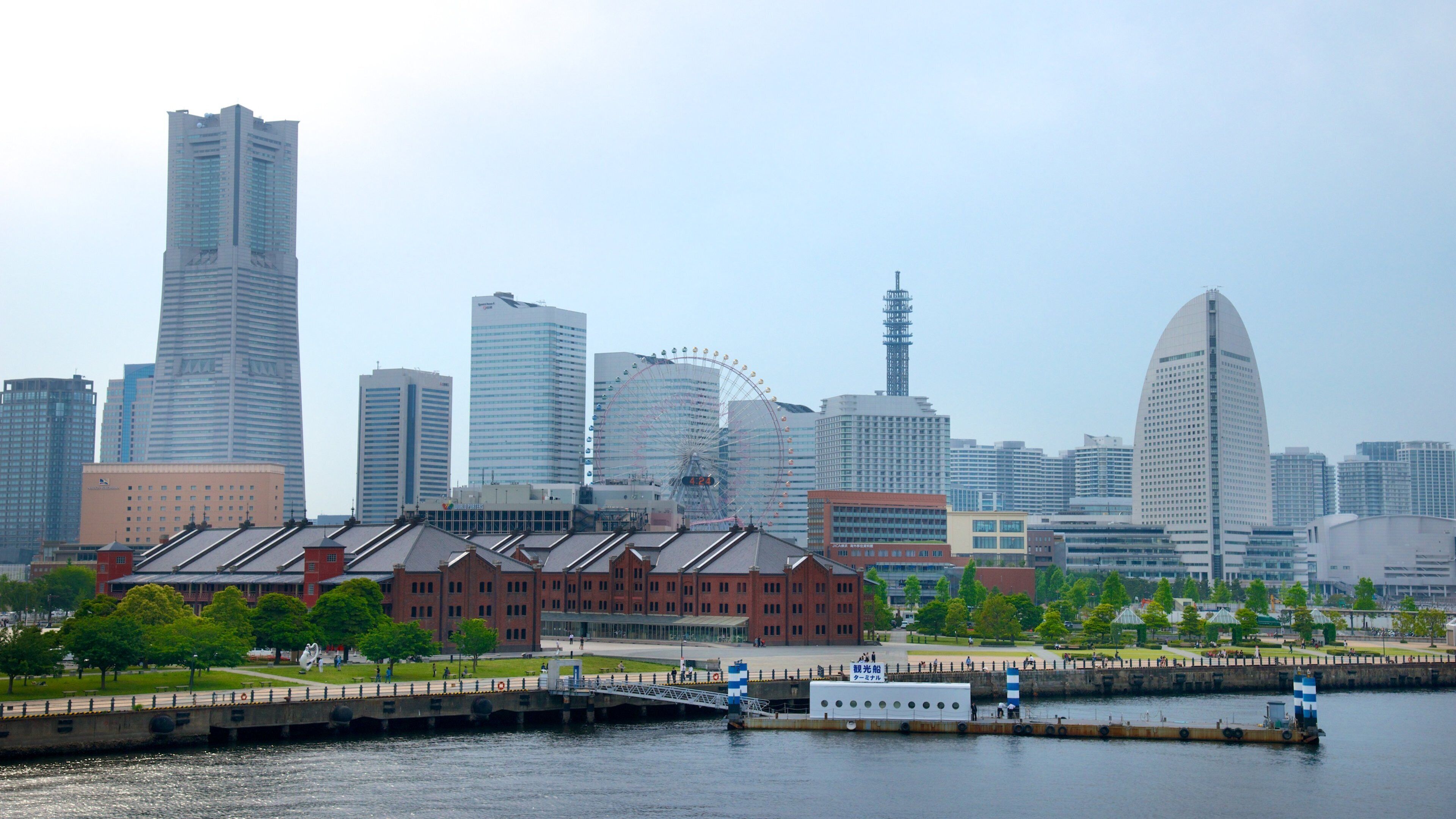 Red Brick Warehouse showing general coastal views, skyline and a city