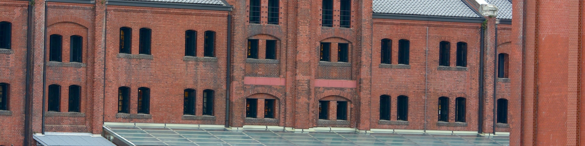 Almacén de Ladrillo Rojo ofreciendo una ciudad y imágenes de calles