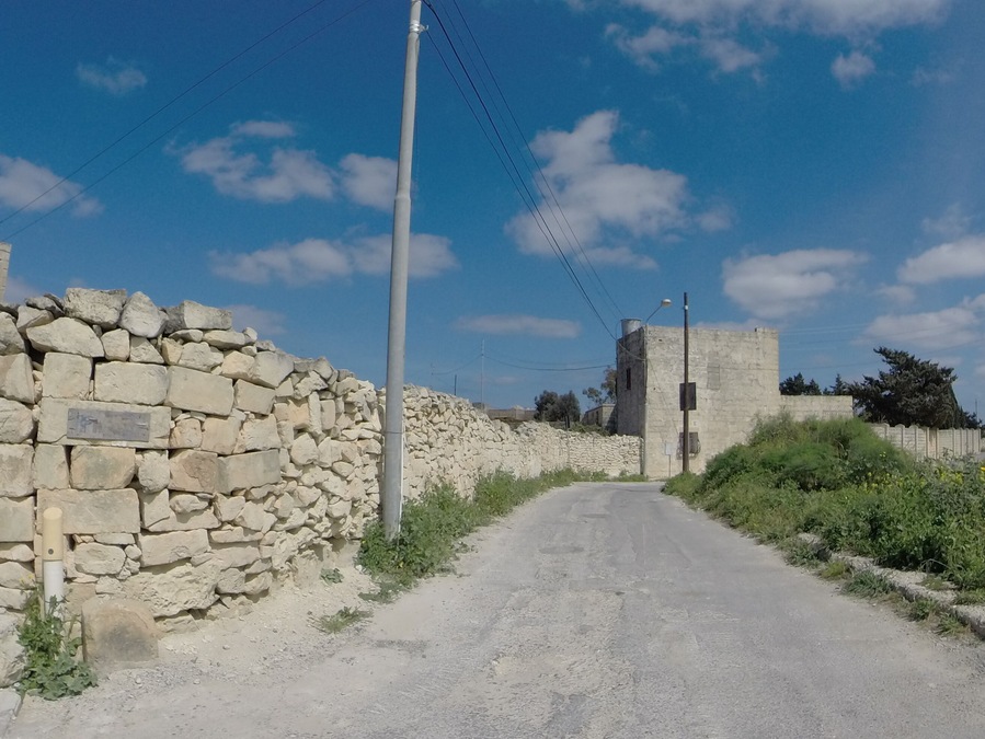 Il- Hwawar, L-Iklin, Malta