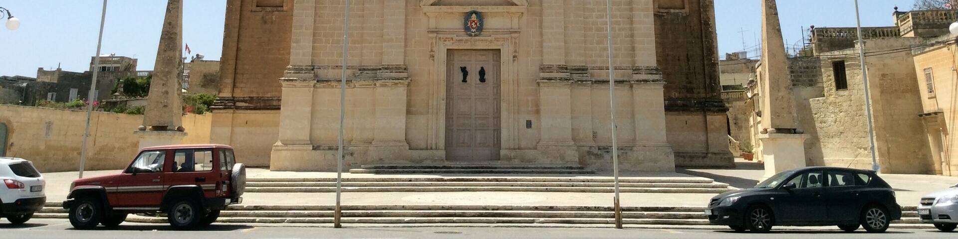 This media shows the protected monument with the number 00807 in Malta.