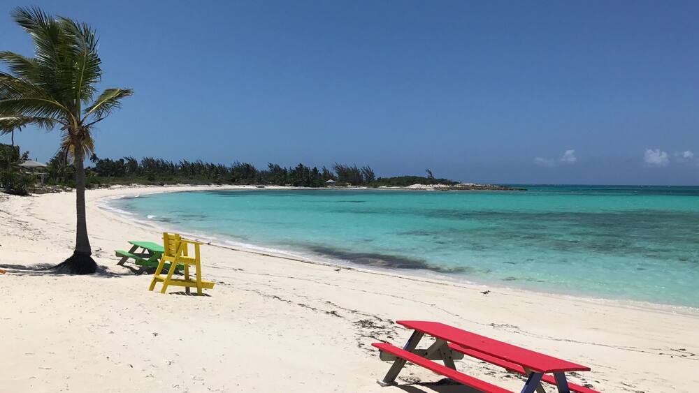 If this isn't paradise I don't know what is âïžđŽ
#Exuma #Bahamas
#beachbound
#islandtime #saltlife
#waterlust