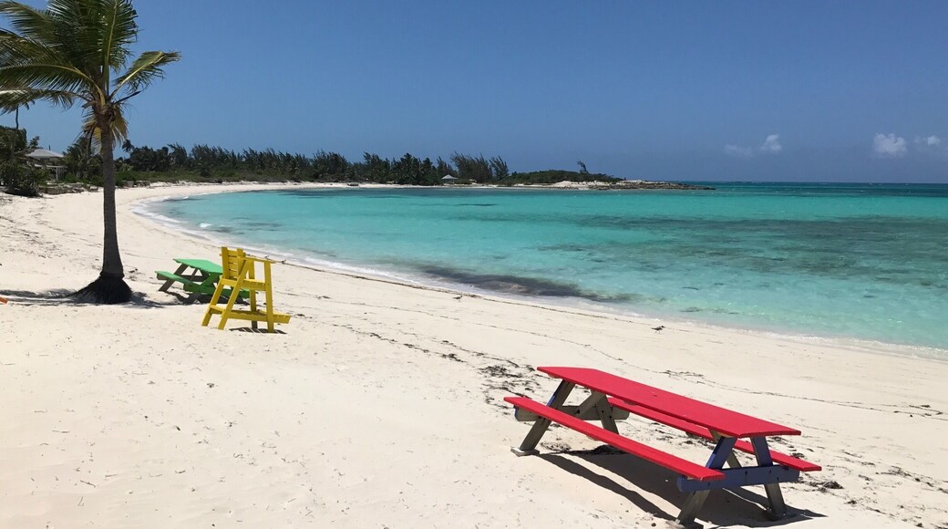 If this isn't paradise I don't know what is âïžđŽ
#Exuma #Bahamas
#beachbound
#islandtime #saltlife
#waterlust