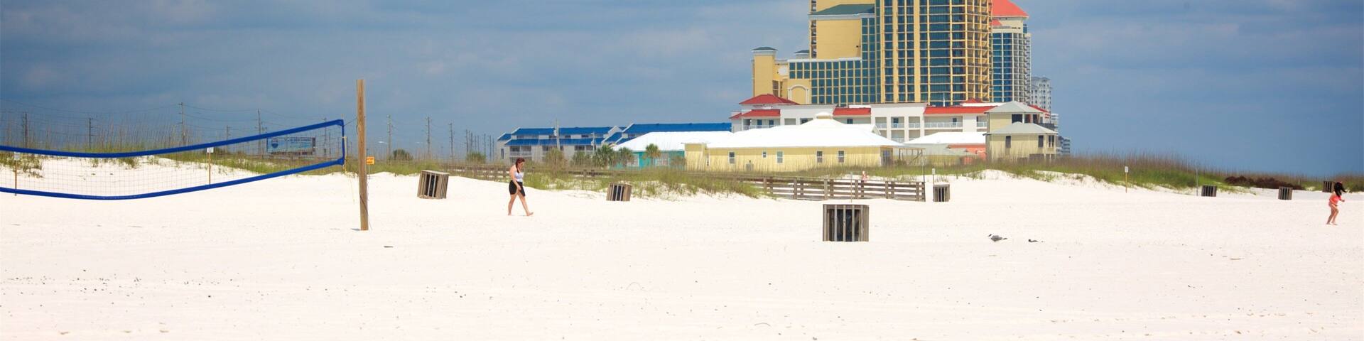 Lower Alabama welches beinhaltet Sandstrand und Luxushotel oder Resort