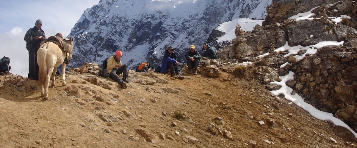 Stopping for a rest before we descend down for about 4 hours to our next camp at 12,600 feet. You can see all the rock markers left by previous trekkers.
#hiking