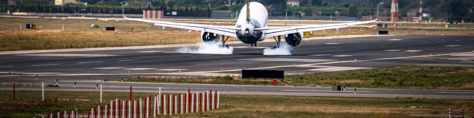 Planes landing and taking off from Manises Airport (Valencia, Spain) on February 7, 2026