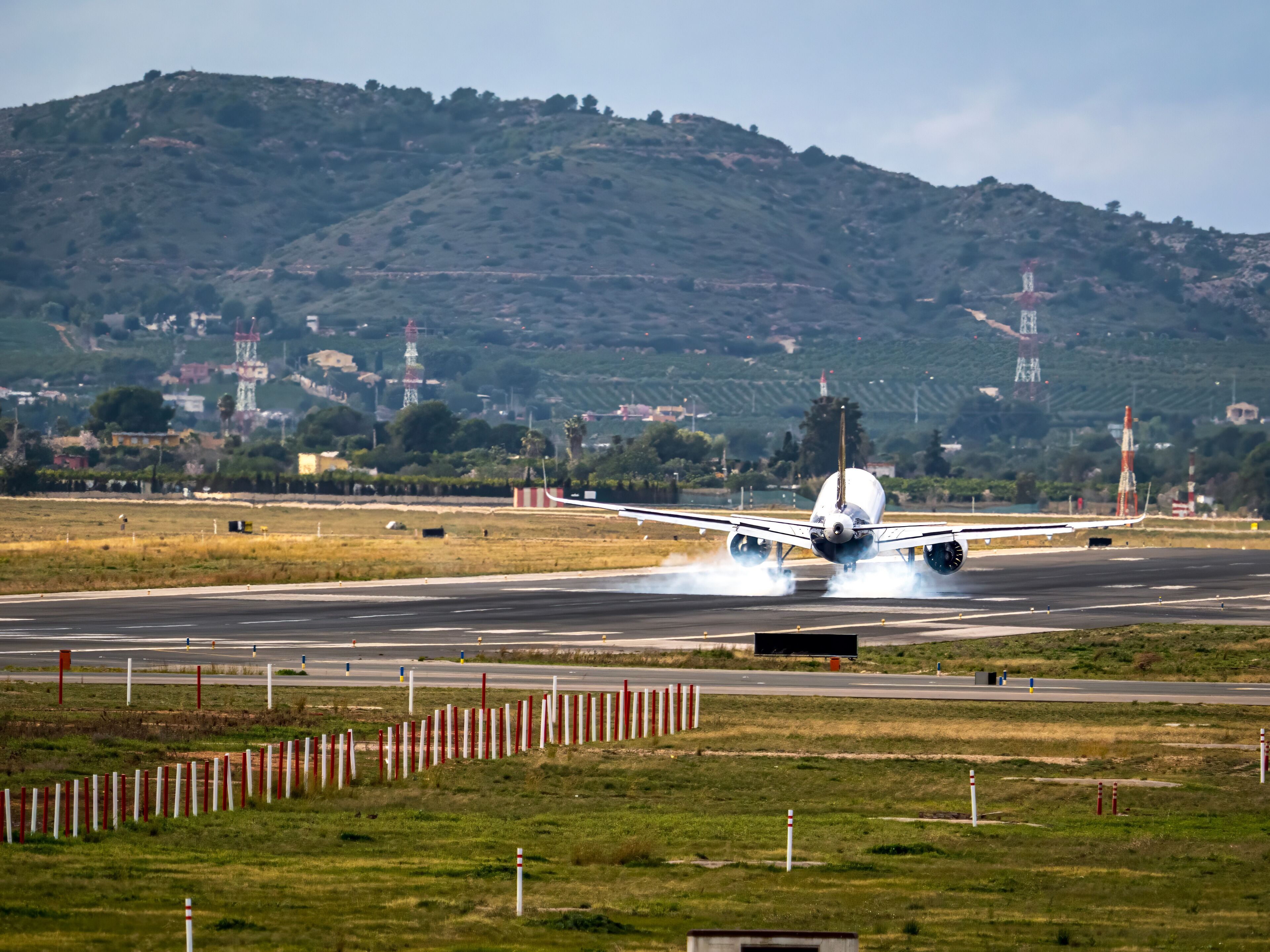 Planes landing and taking off from Manises Airport (Valencia, Spain) on February 7, 2026