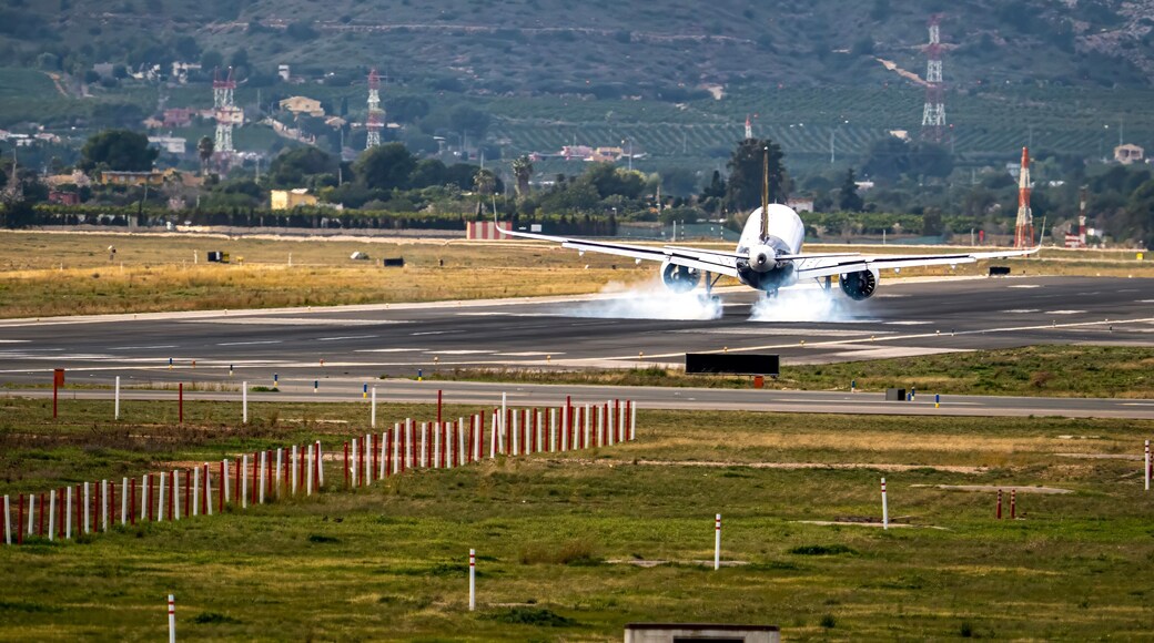 Planes landing and taking off from Manises Airport (Valencia, Spain) on February 7, 2026