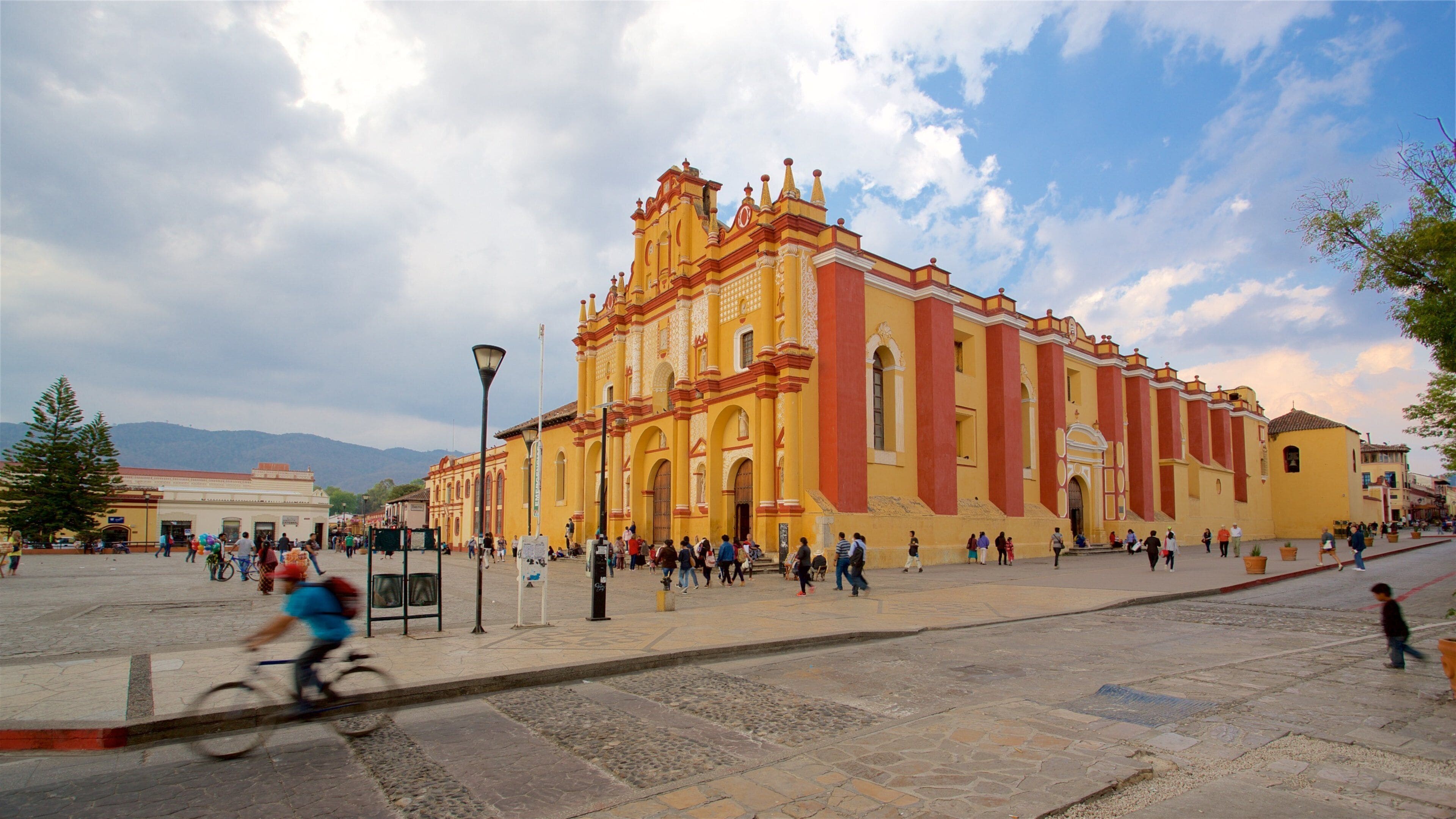 San Cristobal de las Casas Cathedral featuring a square or plaza and heritage architecture as well as a small group of people