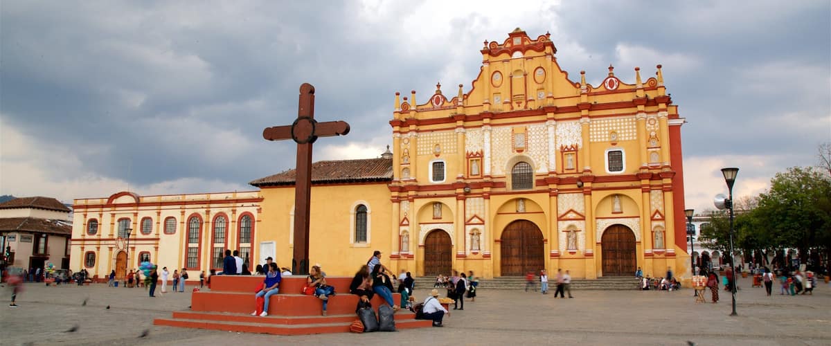 San Cristobal de las Casas Cathedral showing heritage architecture, a square or plaza and religious aspects