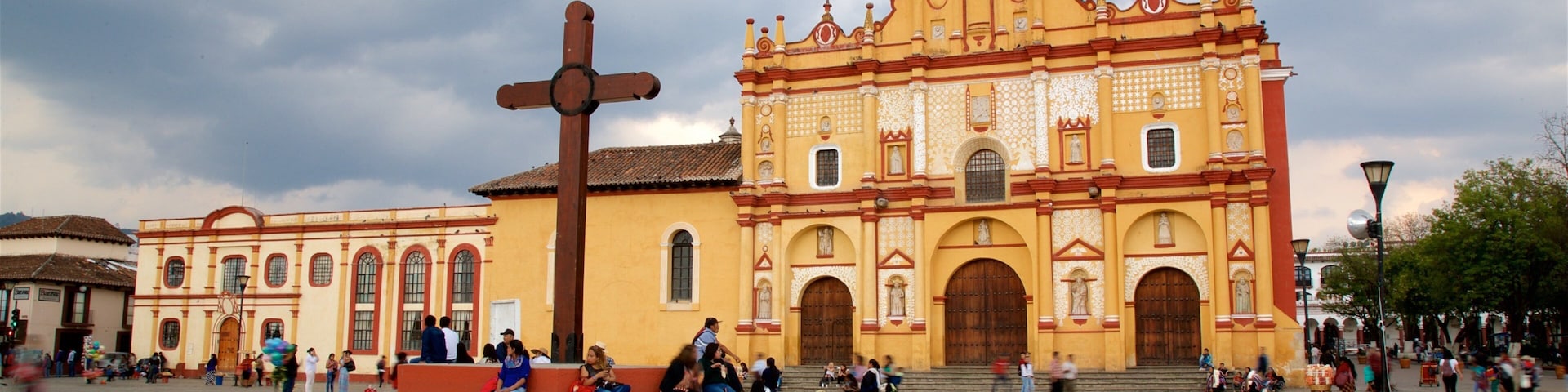 San Cristobal de las Casas Cathedral showing heritage architecture, a square or plaza and religious aspects