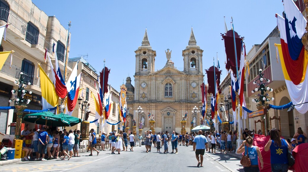 Zurrieq showing a city, a church or cathedral and heritage architecture