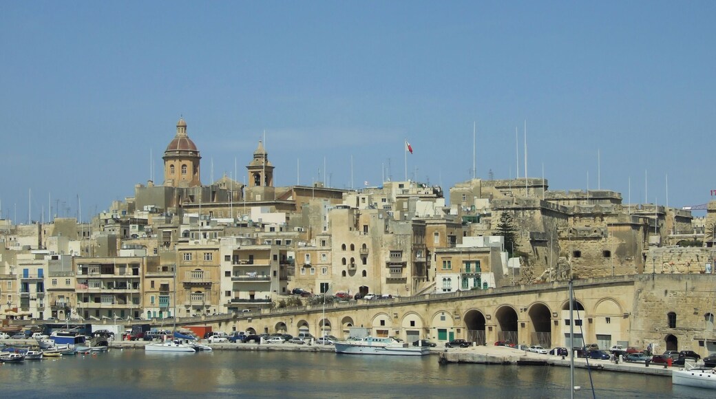 View of Vittoriosa (Birgu) one of the so called „Three cities“ in Malta. The dome and the belfry of the Church of Annunciation can be seen.