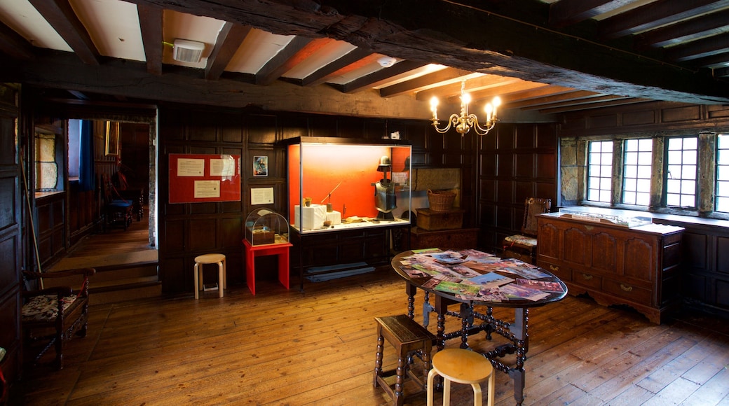 Museo Bolling Hall mostrando elementos patrimoniales, vistas de interior y una casa