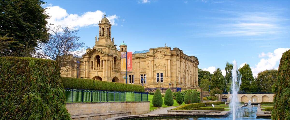 Lister Park showing heritage architecture, a fountain and a park