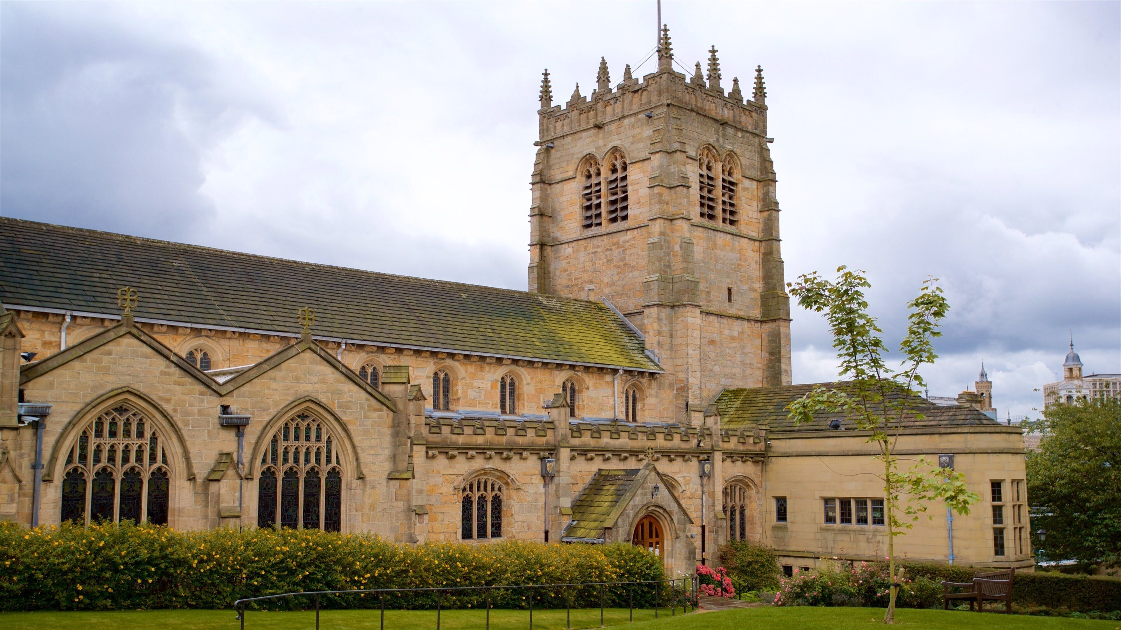 Bradford Cathedral showing heritage architecture