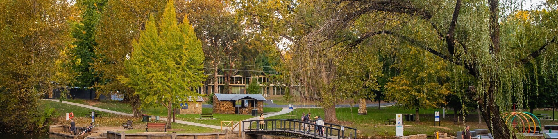 Centenary Park Streamside Reserve which includes a pond and a garden