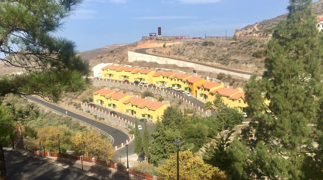 Gran Canaria
A difficult but beautiful road leads you to the village of Artenara, which at an altitude of 1270 m (4167 ft) is the highest village of the island and also one of the oldest.