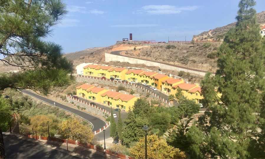 Gran Canaria
A difficult but beautiful road leads you to the village of Artenara, which at an altitude of 1270 m (4167 ft) is the highest village of the island and also one of the oldest.