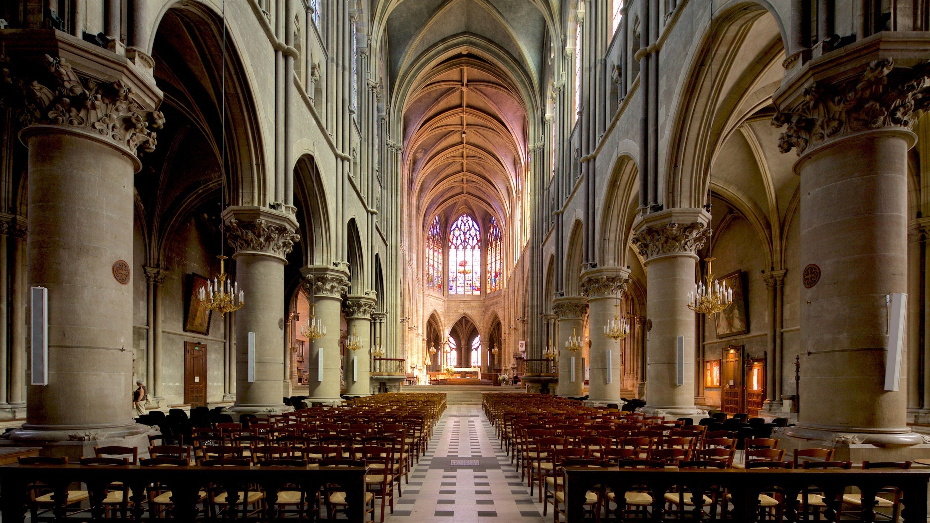 Moulins Cathedral showing heritage elements, a church or cathedral and interior views