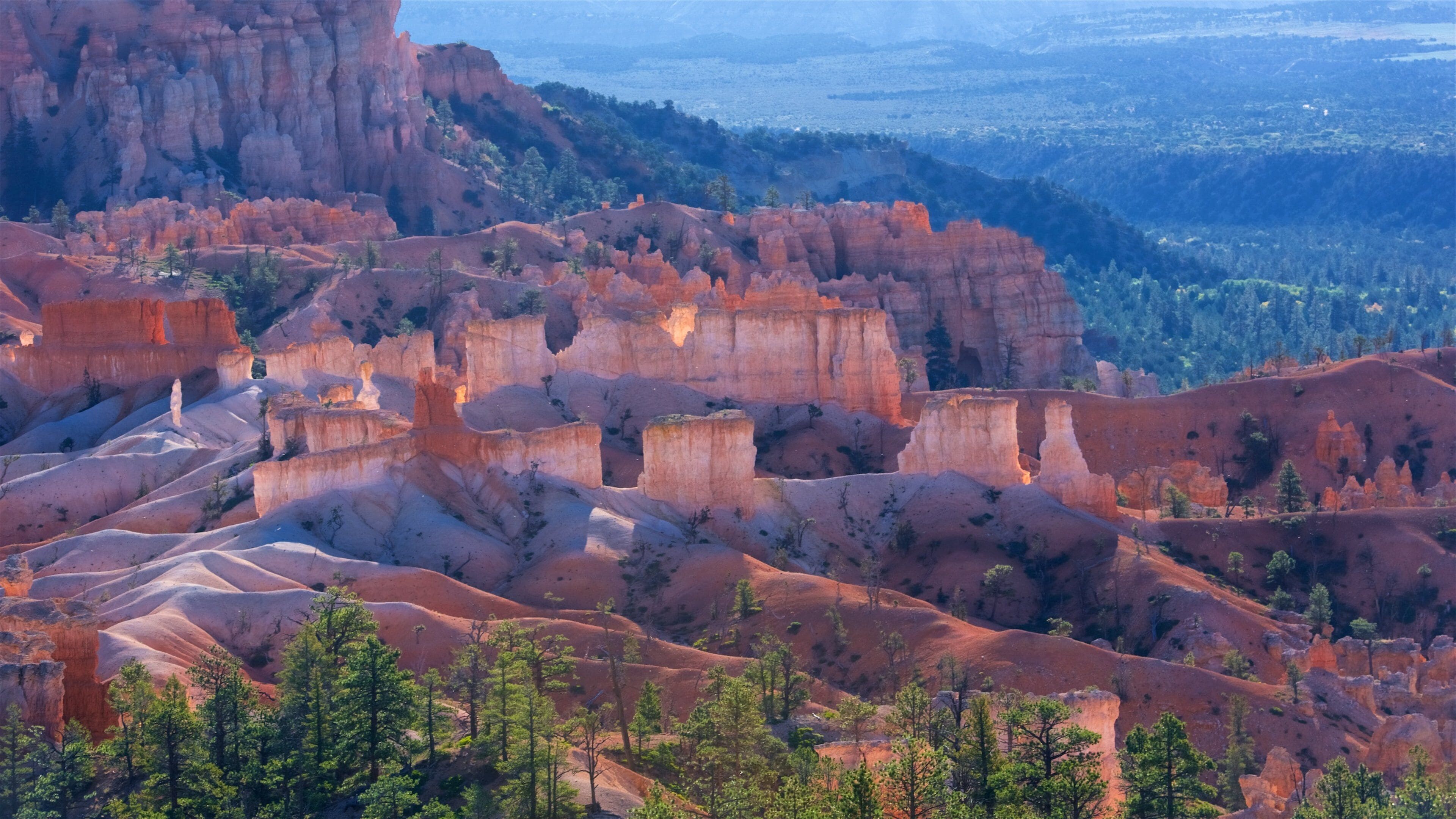 Sunrise Point showing a gorge or canyon, desert views and tranquil scenes
