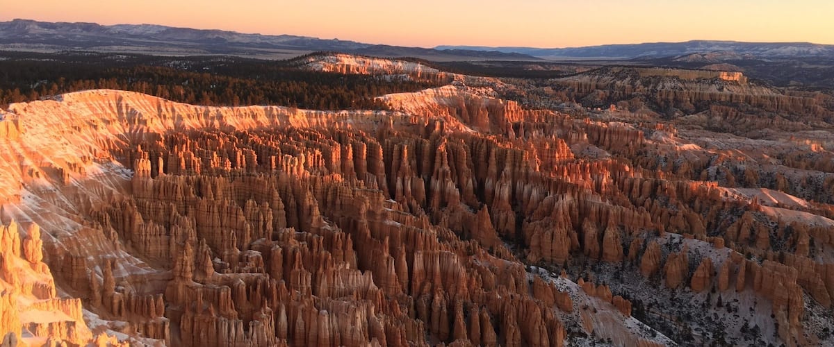 A beautiful morning hike for this gorgeous soul healing view of the red hoodoos of Bryce Canyon #Red
