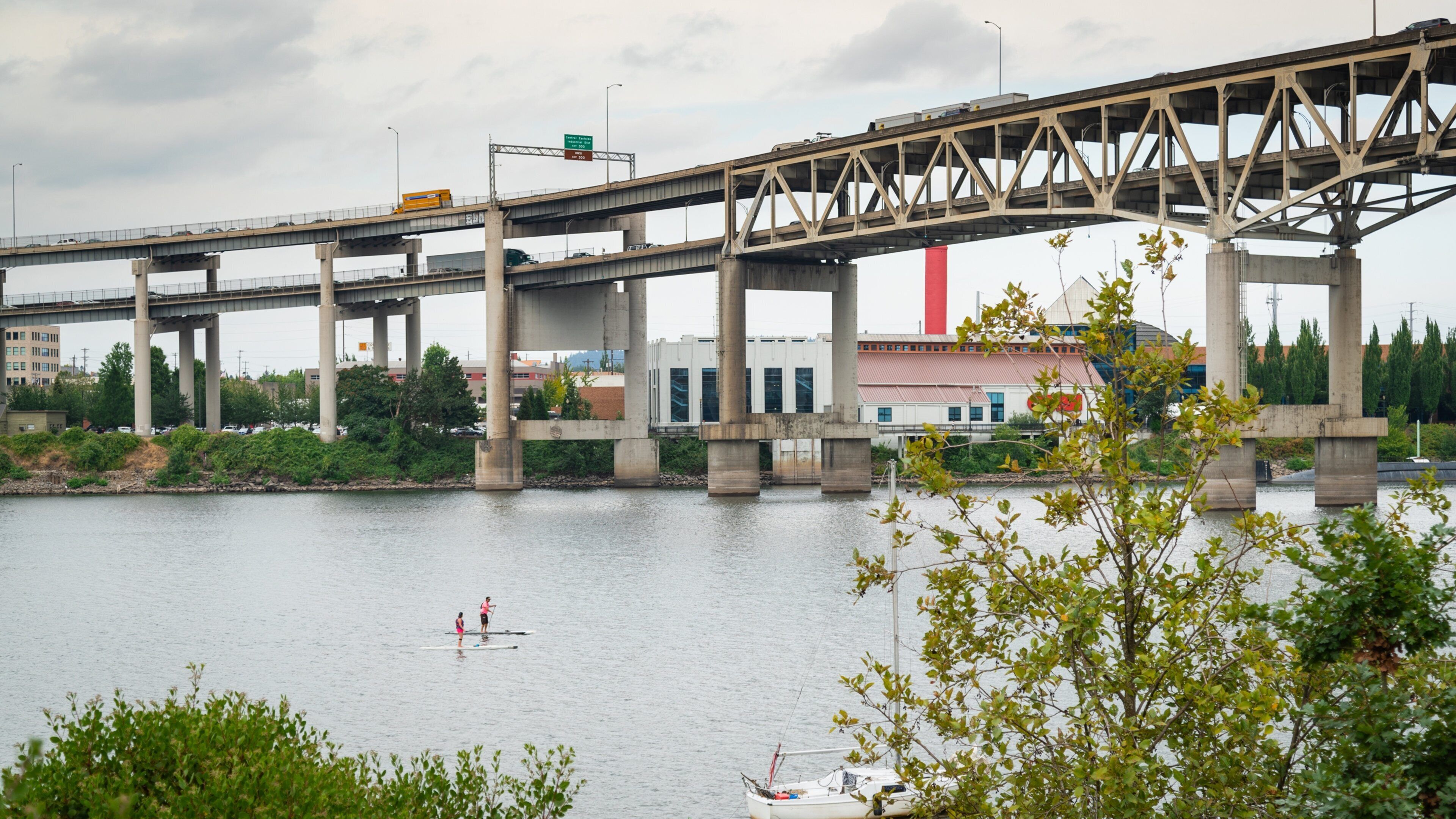 South Waterfront City Park which includes a river or creek, kayaking or canoeing and a bridge