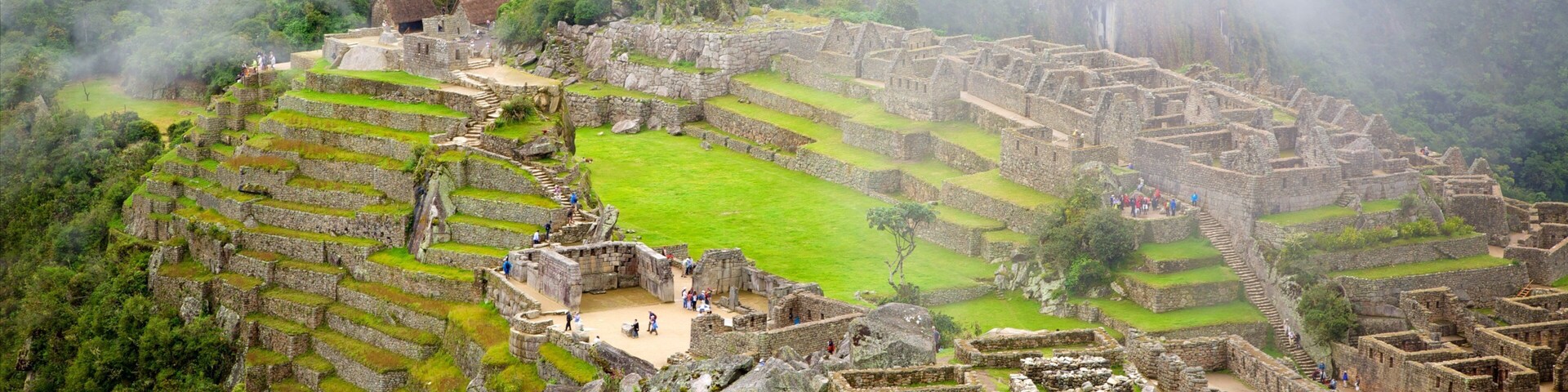 Cusco que inclui elementos de patrimônio, neblina e ruínas de edifício
