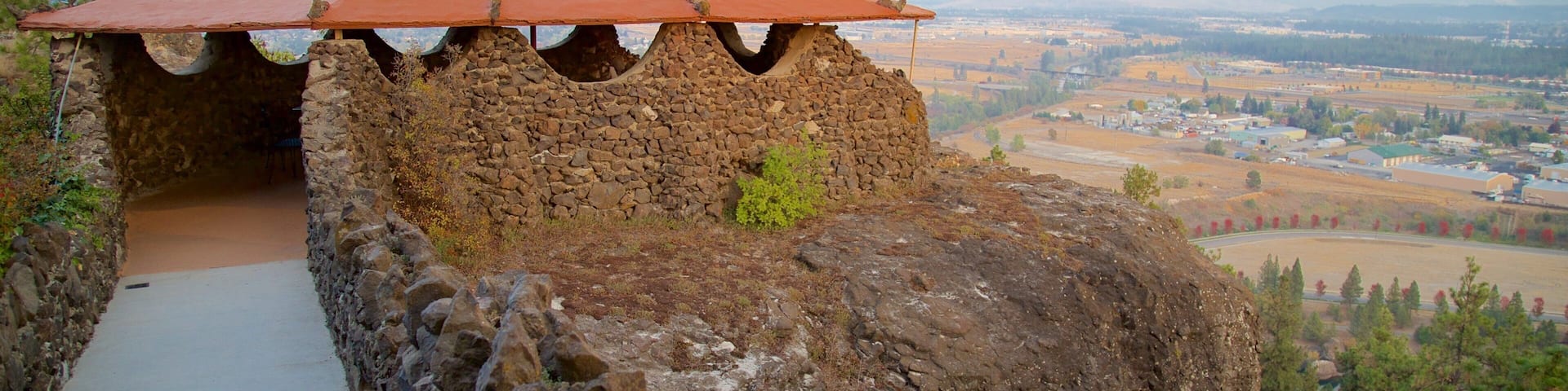 Arbor Crest Wine Cellars which includes views