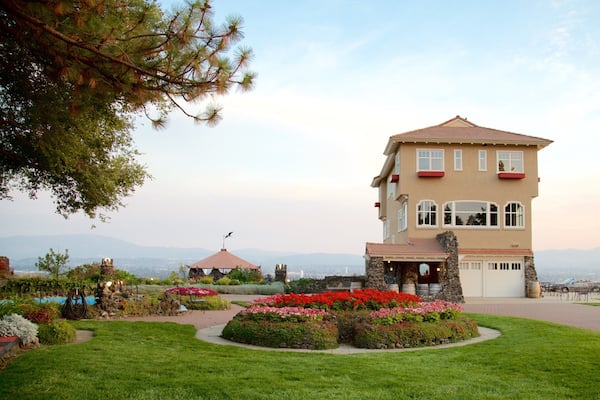Arbor Crest Wine Cellars showing a park