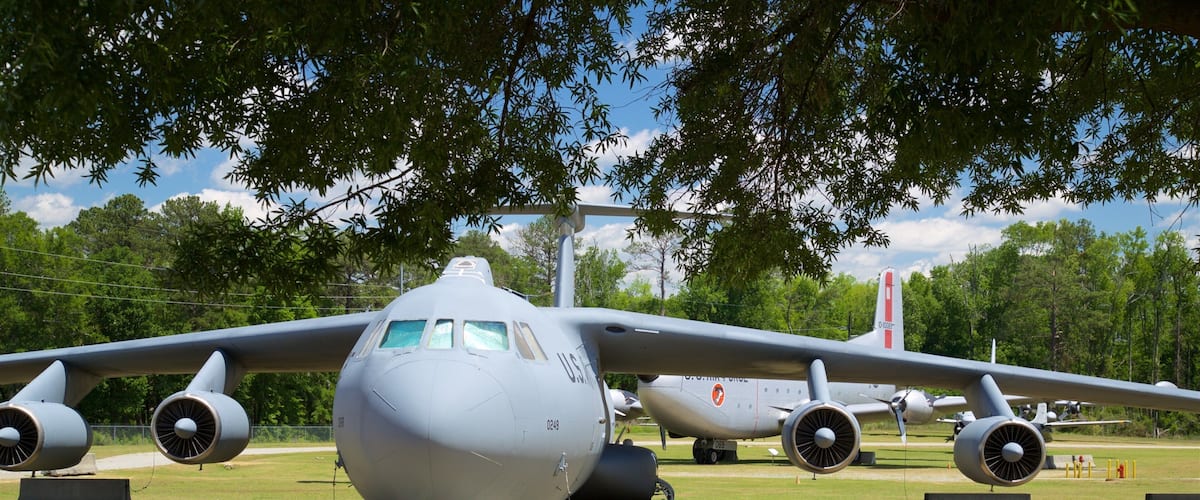 Warner Robins Museum of Aviation montrant patrimoine historique, parc et articles militaires