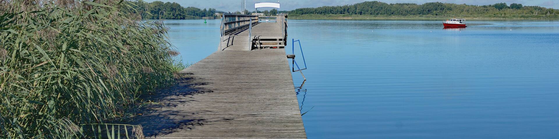 Seebrücke von Rechlin am Müritzsee in der Mecklenburgischen Seenplatte,Mecklenburg-Vorpommern,Deutschland