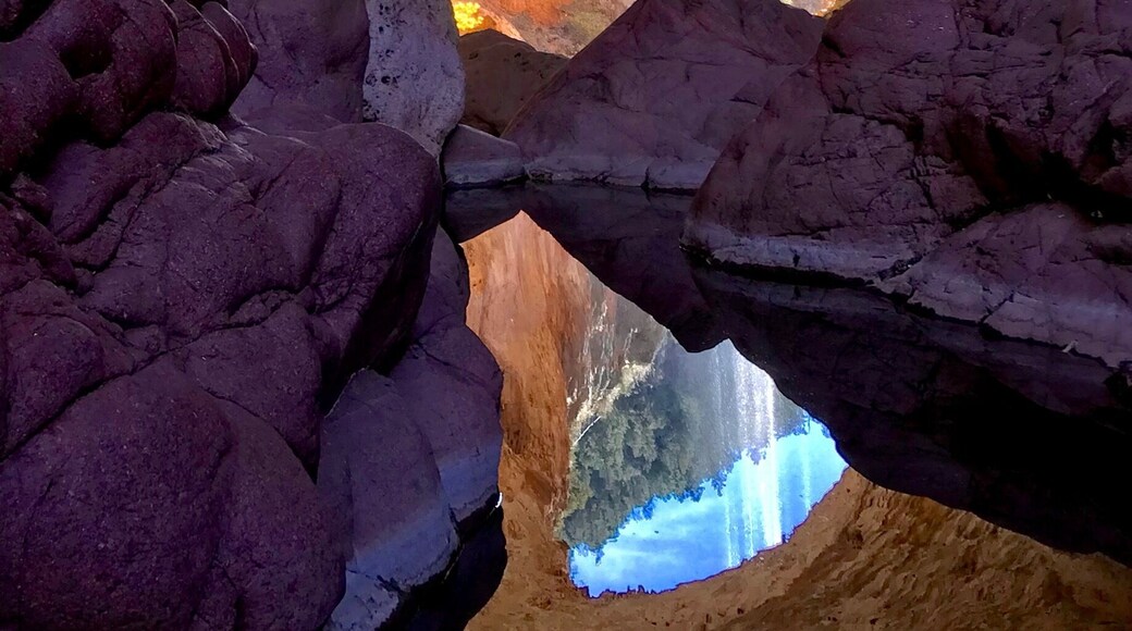 Such a beautiful place! Tonto Natural Bridge is a natural arch in Arizona, USA, that is believed to be the largest natural travertine bridge in the world. Pictures shot by iPhone 📱 7+