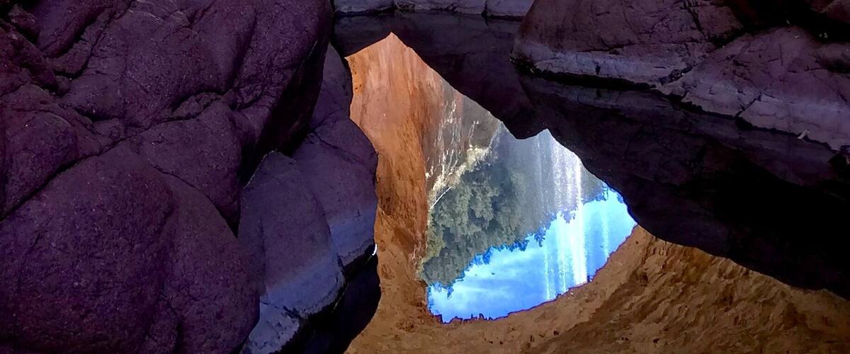 Such a beautiful place! Tonto Natural Bridge is a natural arch in Arizona, USA, that is believed to be the largest natural travertine bridge in the world. Pictures shot by iPhone 📱 7+